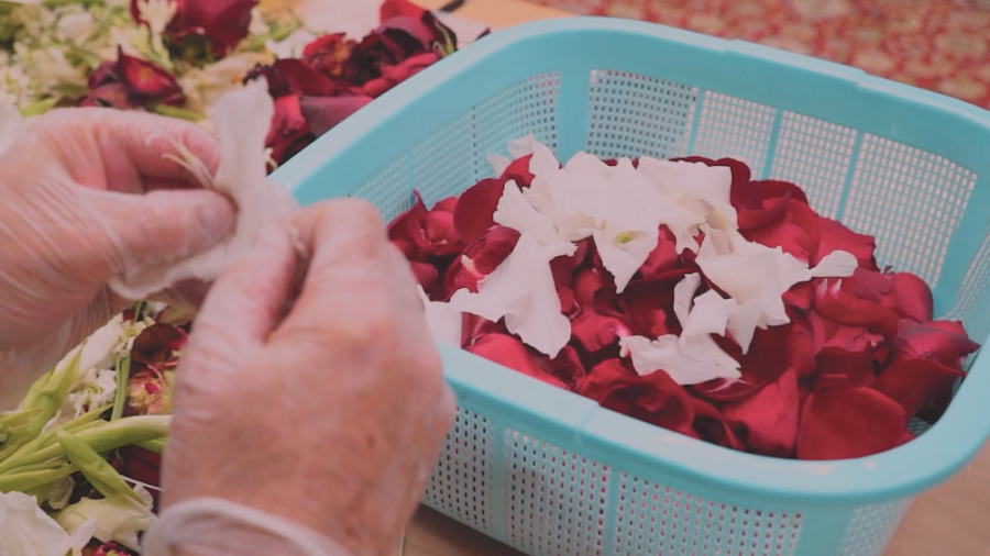 آماده سازی و بسته بندی گل های...