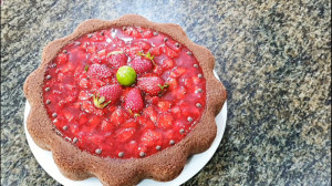 طرز تهیه کیک شارلوت توت فرنگی...