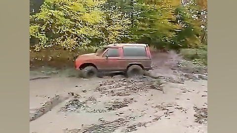 آفرود فورد برانکو در گل