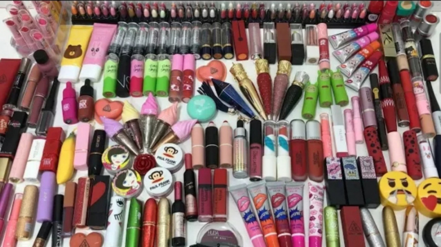 مخلوط لوازم ارایشی با اسلایم ش...