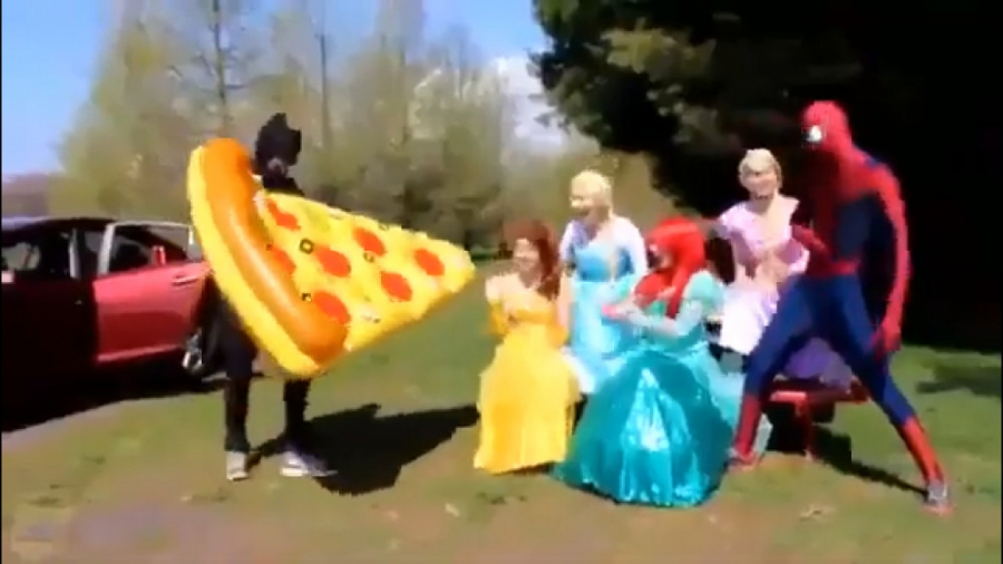 نمایش بتمن و اسپایدرمن و پرنسس...