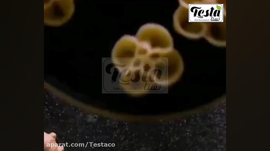 شکل دادن شیرینی(آرد سفید گندم...