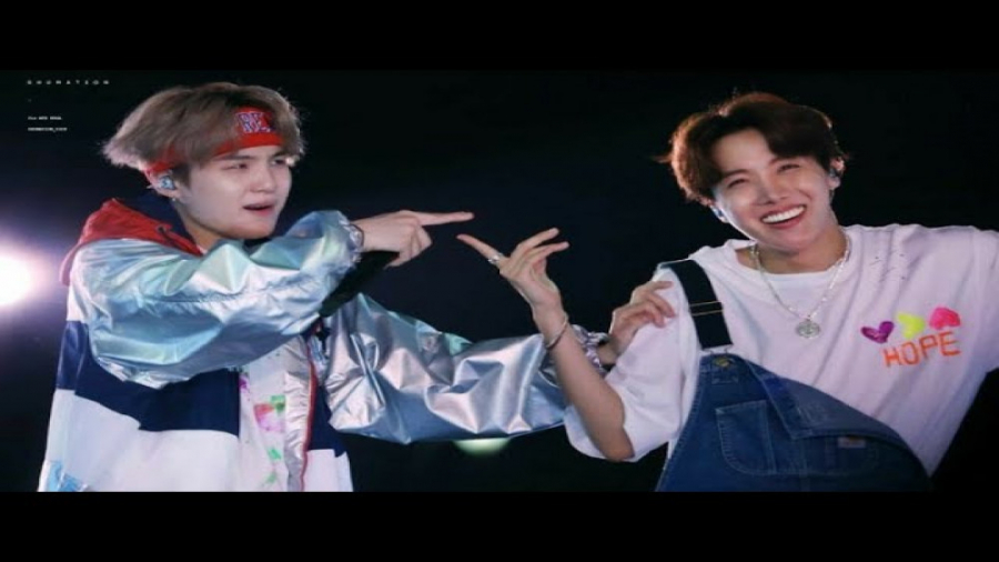 BTS اجــرای "Boy With Luv...