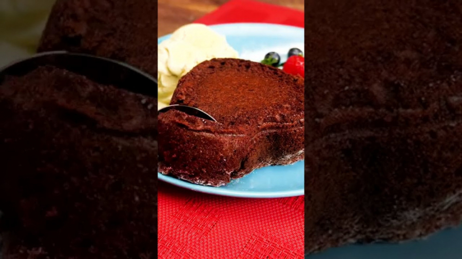 کیک شکلاتی قلبی شکل