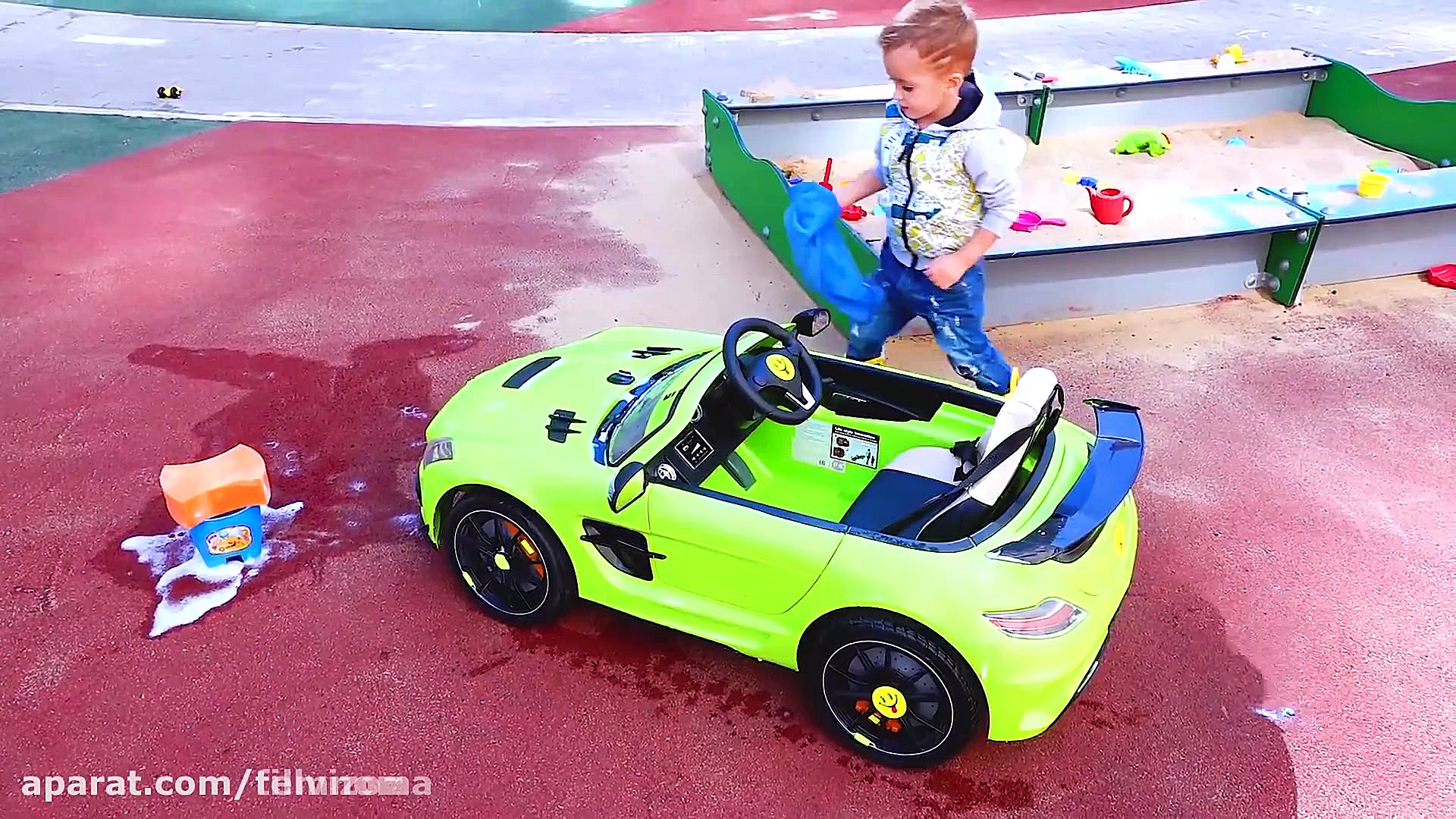 گیر کردن ماشین در گل و کشیدن آ...