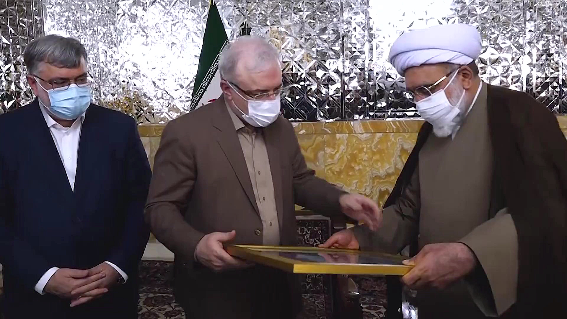 تقدیر وزیر بهداشت از آستان قدس...