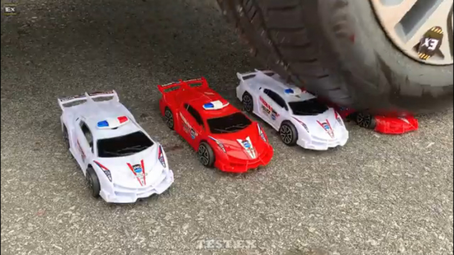 چالش خرد کردن و ردشدن از روی ا...