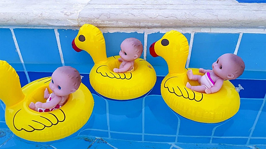 بازی عروسک های کوچولو با تیوپ...