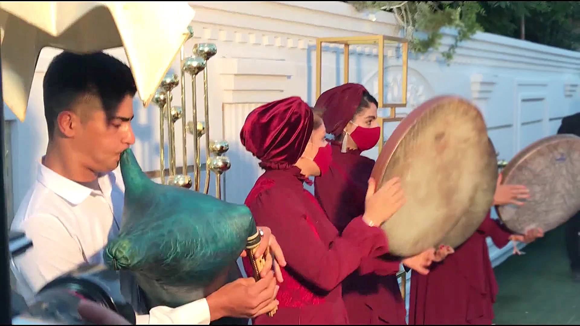 ساقدوشی با نی انبان و دف