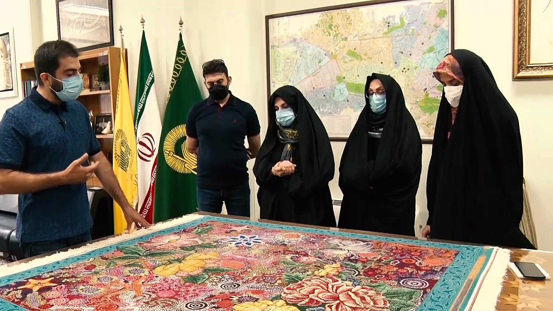 اهدای فرش نفیس دستباف به موزه...
