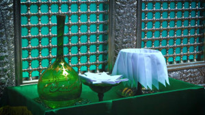 غبارروبی شبکه های ضریح مطهر ام...