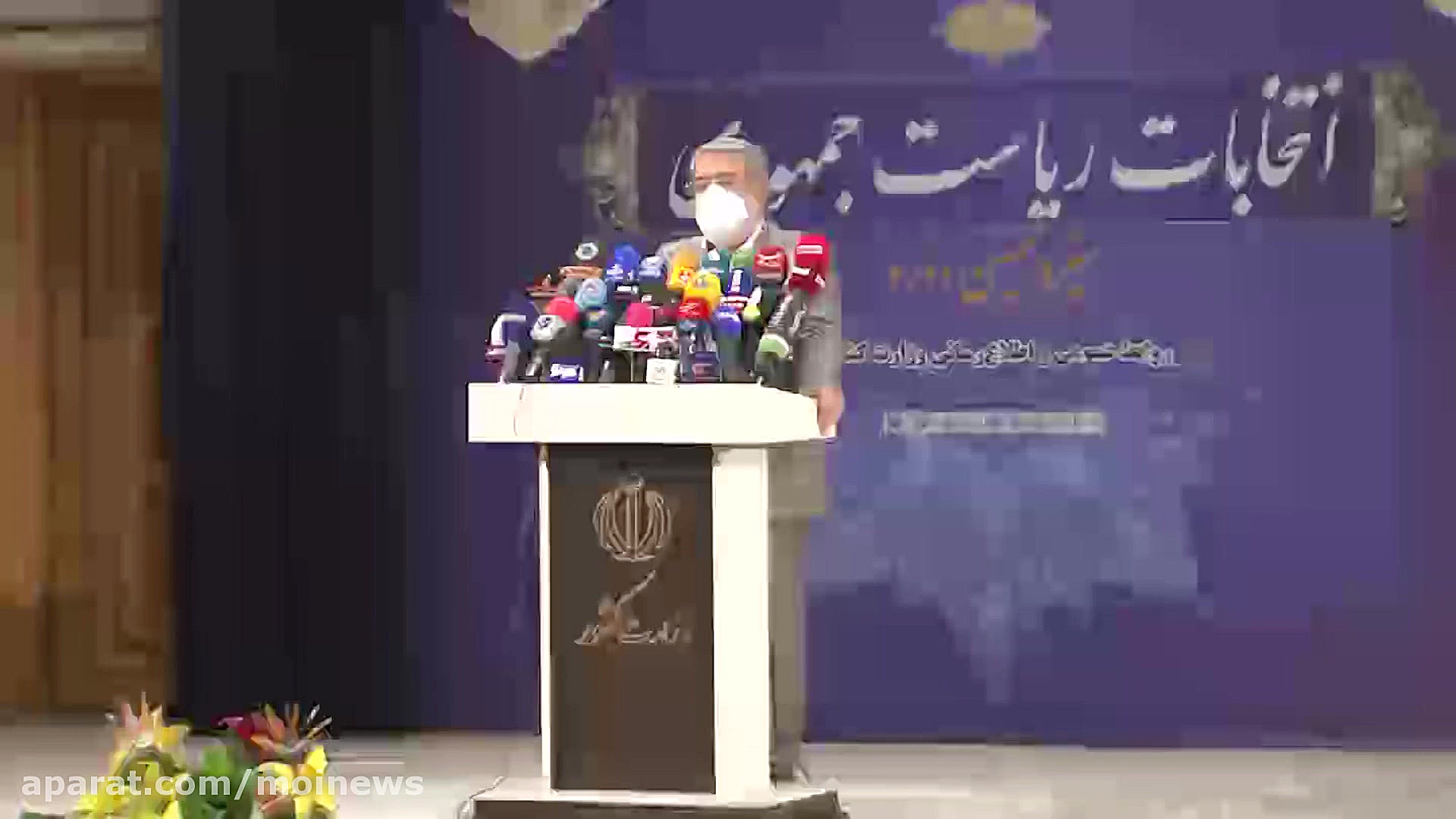 گفتگوی وزیر کشور در حاشیه بازد...