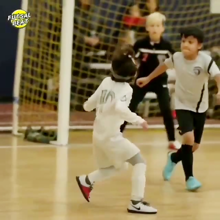 فوتبال بازی پسرانه