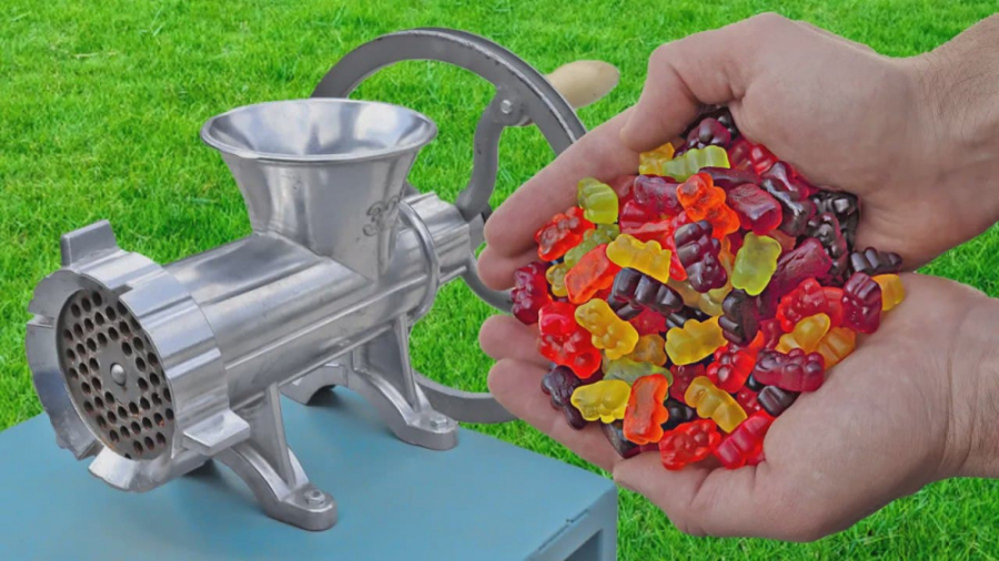 خرد کردن پاستیل در چرخ گوشت