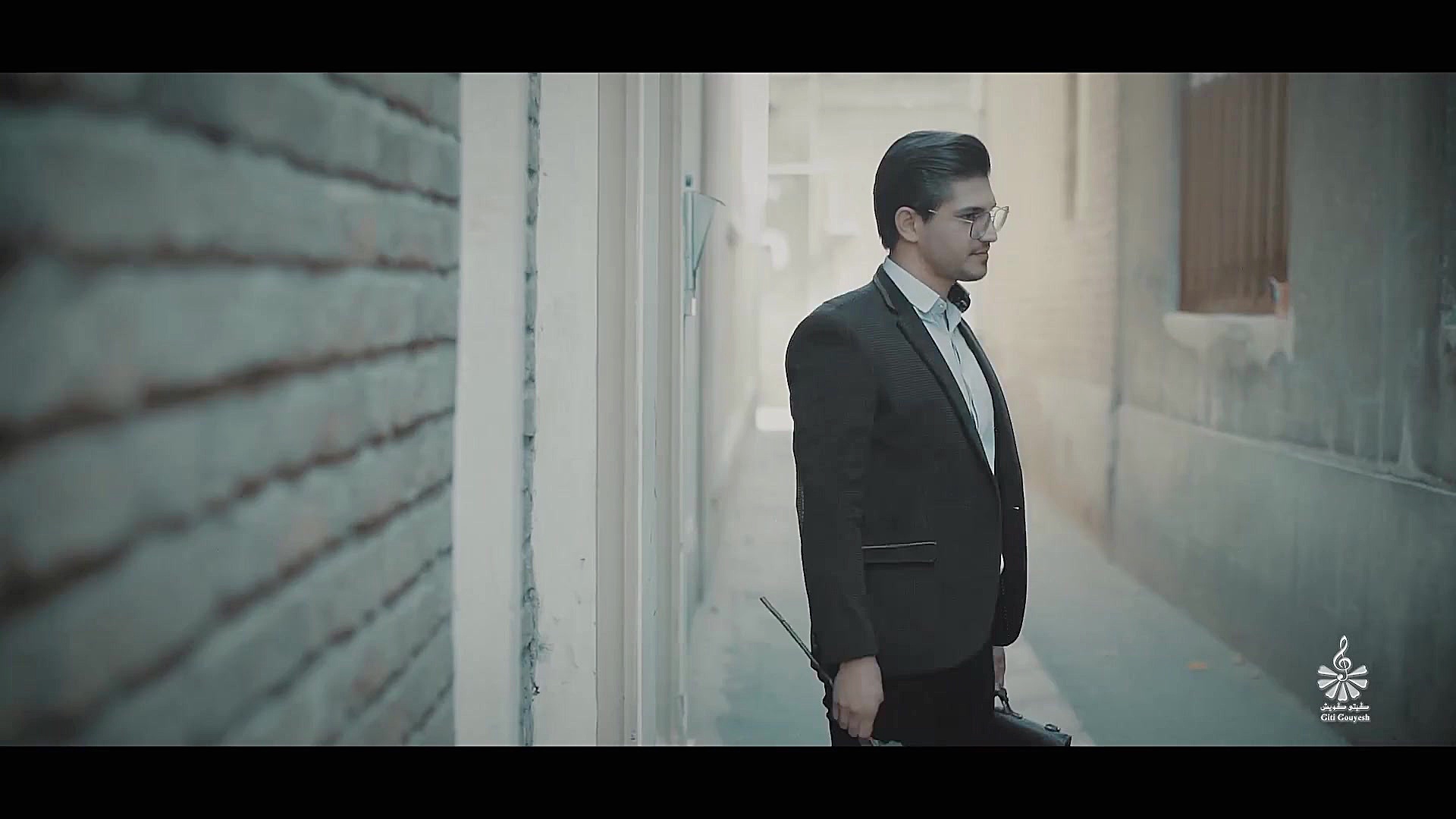 موزیک ویدیوی کرشمه با صدای امی...