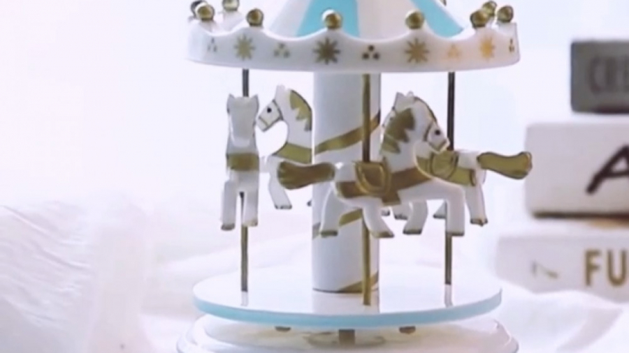 جعبه ی موزیکال طرح کاروسل و چر...