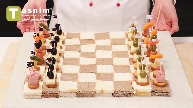 تزیین میان وعده غذایی به شکل ش...