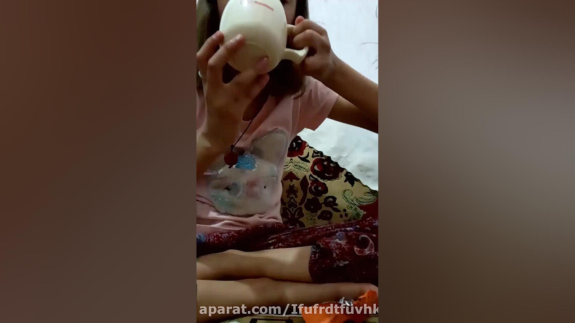 صبا فود (خوردن شکلات خوشمزه)