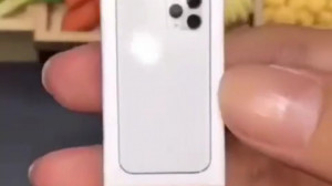 گوشی آیفون مینیاتوری! وای چقدر...