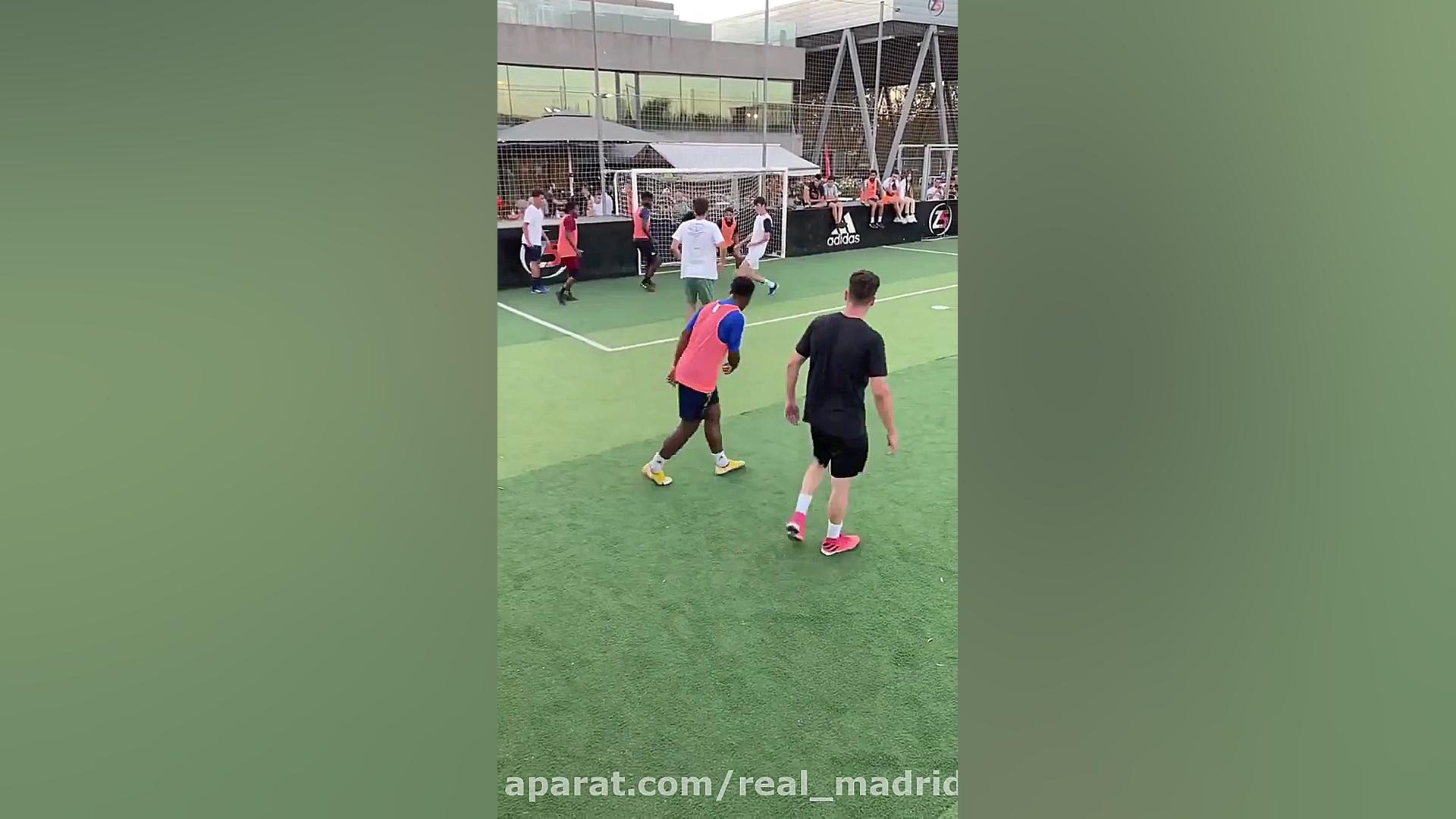 حرکات تکنیکی زیدان با بچه هایش