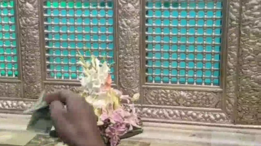 حرم آقا علی بن موسی الرضا(ع) ا...