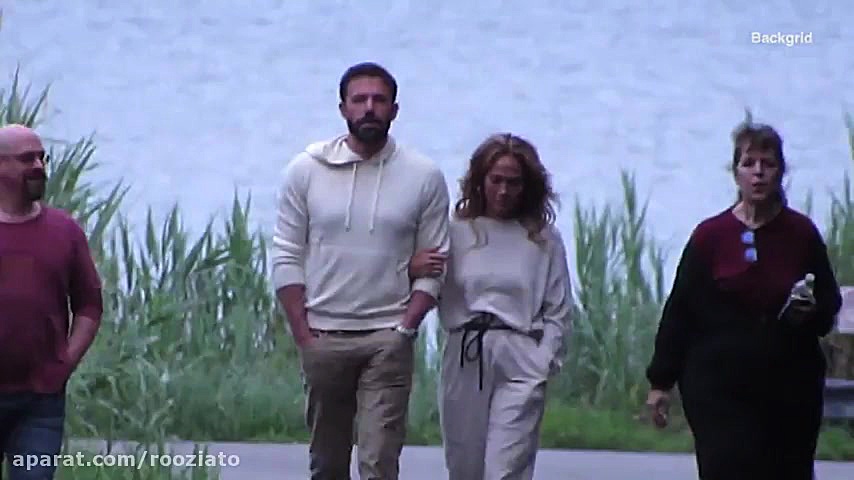 پیاده روی بسیار عاشقانه جنیفر...