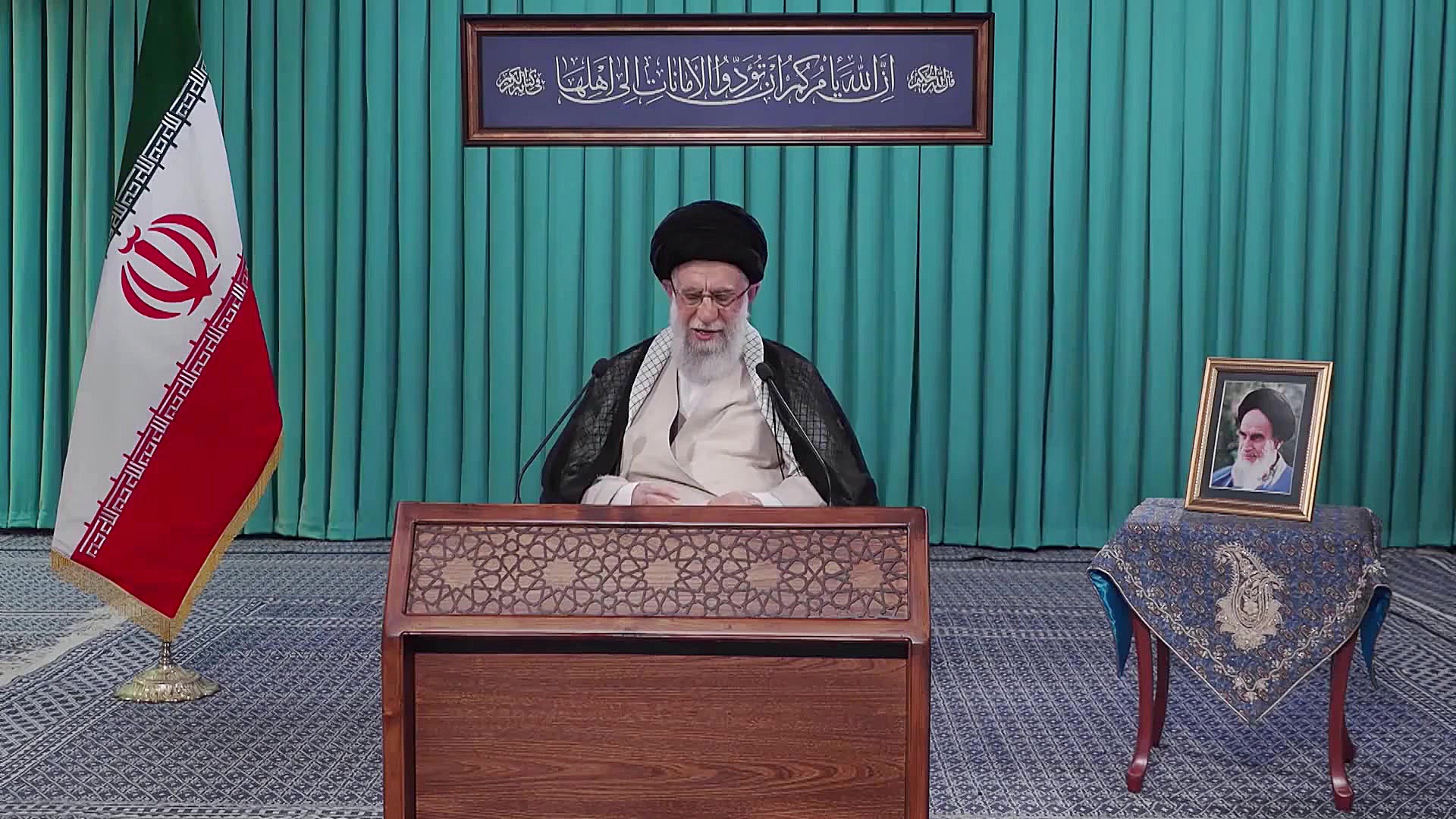 گرچه دوریم به یاد تو سخن میگوی...