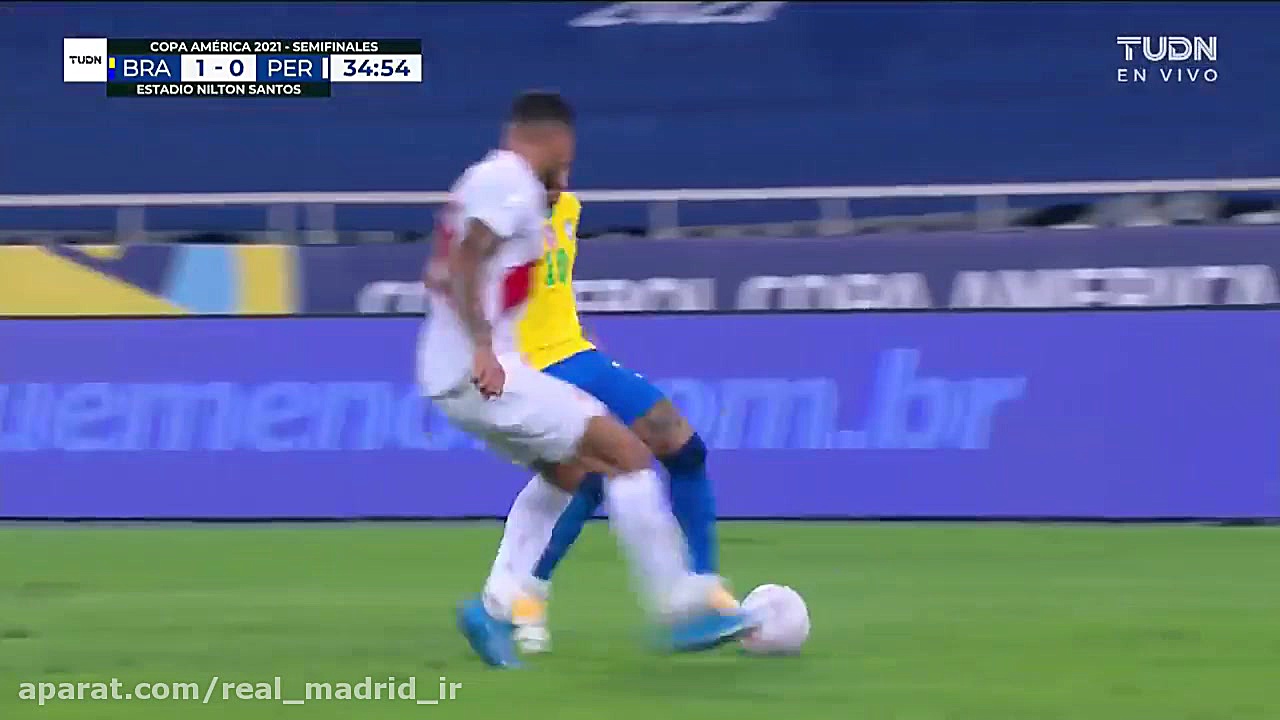 گل برزیل به پرو روی حرکات و لا...