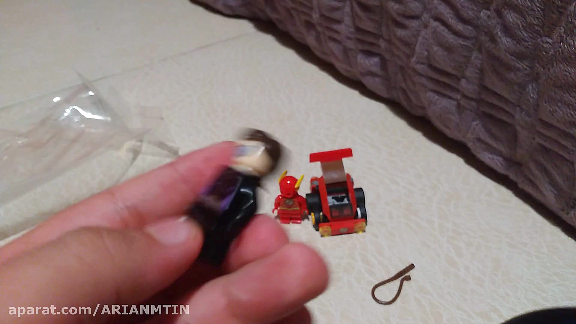 برسی لگو فلش و دختر گربه ای