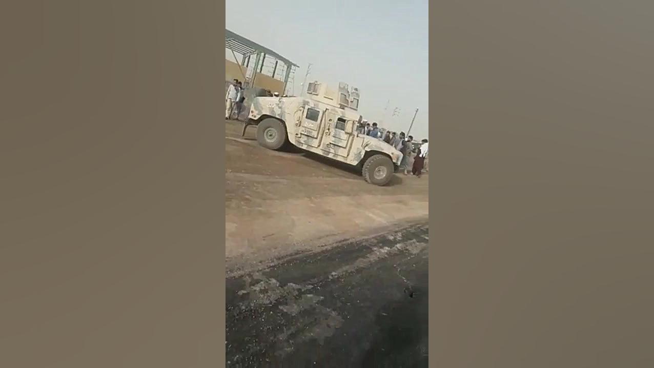 پناه بردن نیروهای امنیتی به مر...