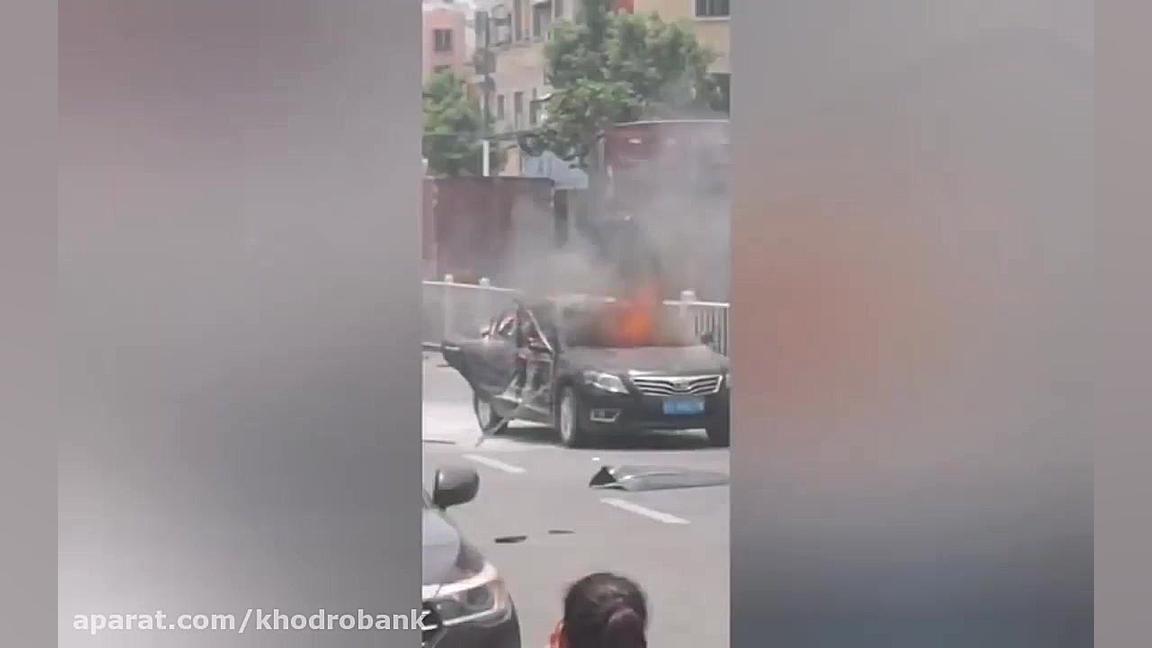انفجار تویوتا کمری در یک خیابا...