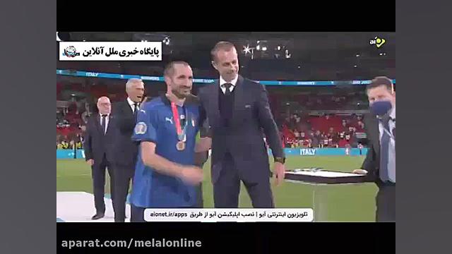 جام قهرمانی یورو در دستان گلاد...