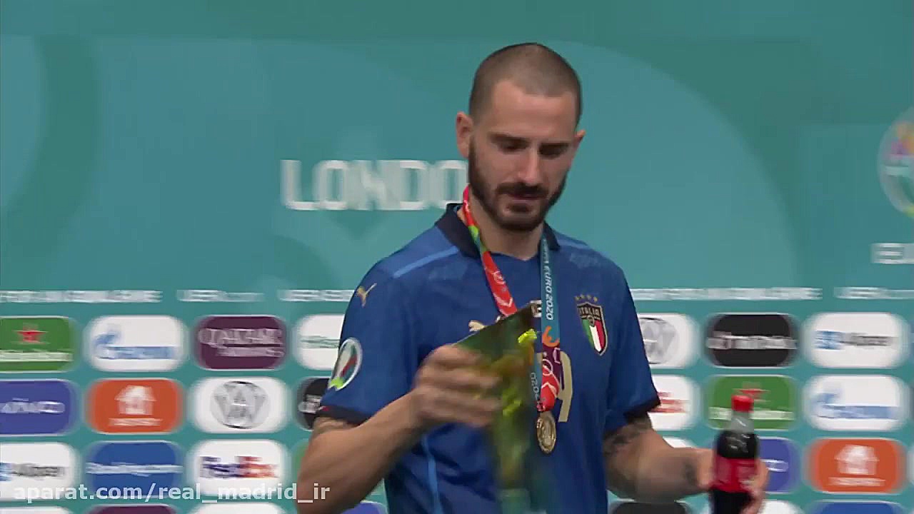 سر کشیدن نوشابه های کوکاکولا ت...