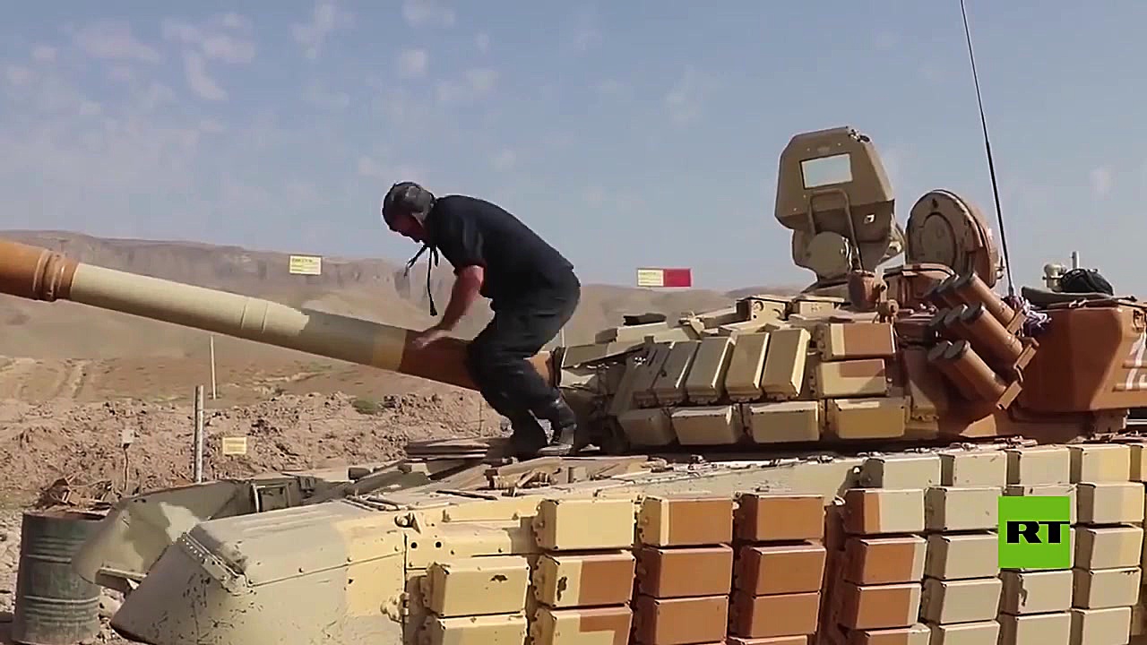 انتقال نیروهای زرهی ارتش روسیه...