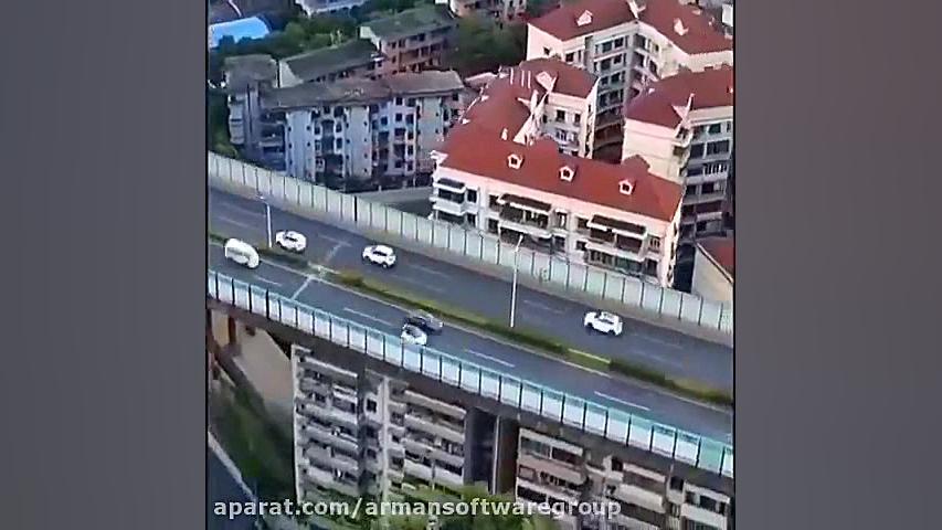 بزرگراهی در چین ساخته شده بر ر...