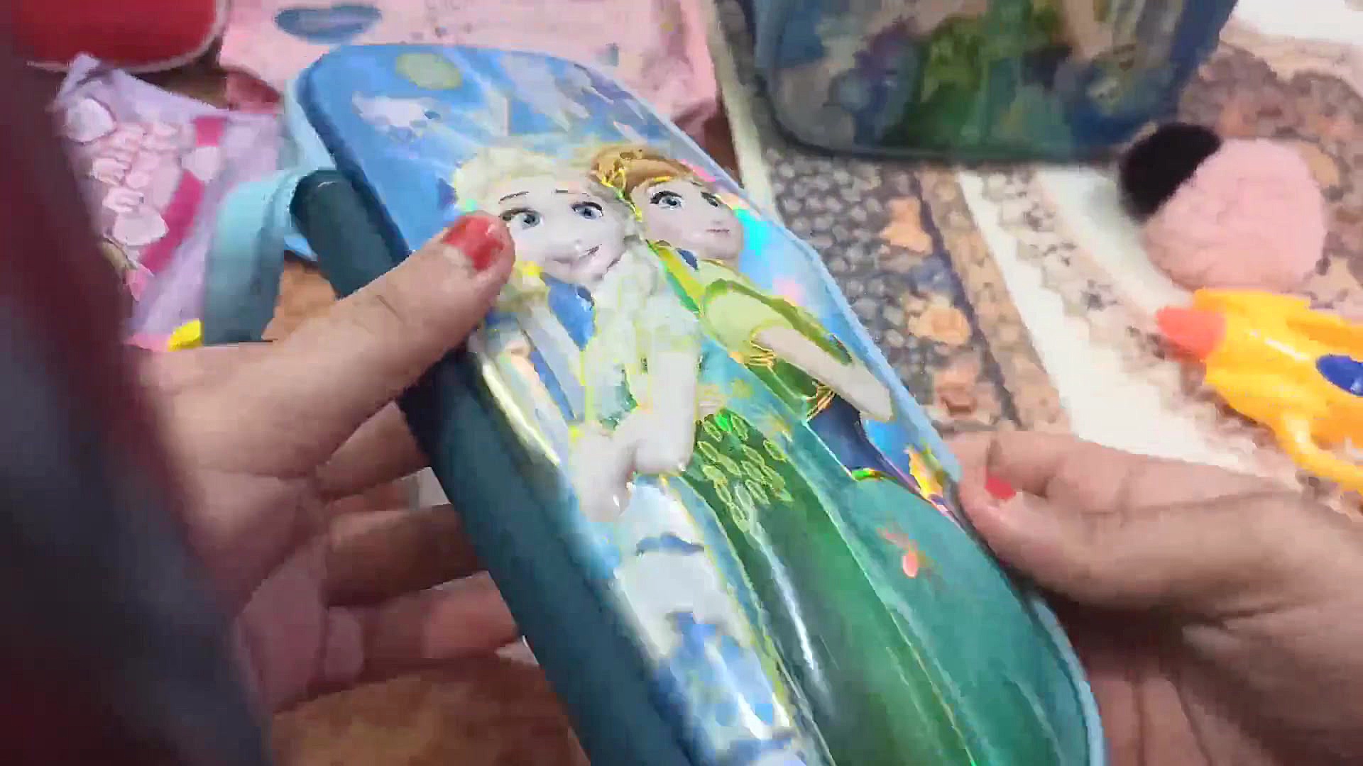 مخلوط کردن وسایل آبی در اسلایم...