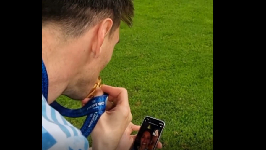 لحظه تماس مسی با همسرش بعد از...