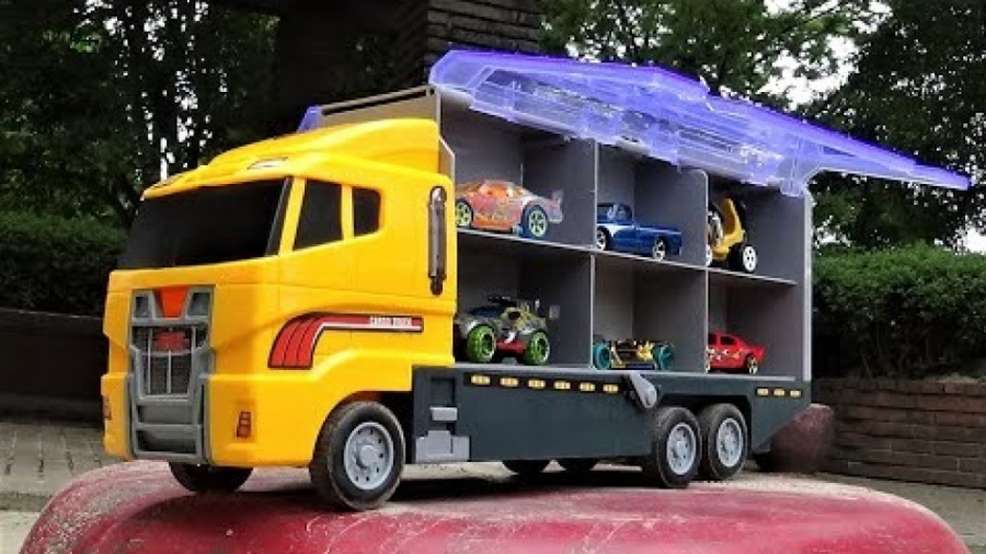 بازی با اسباب بازی ماشین بازی...