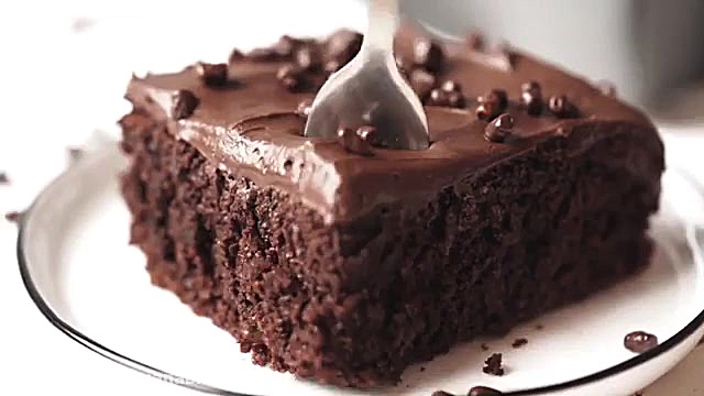 طرز تهیه کیک شکلاتی ساده و خوش...