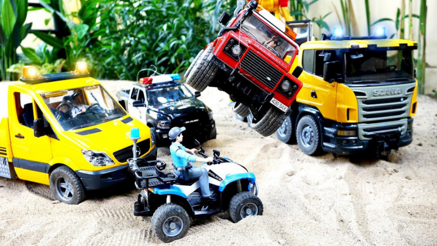 بازی با اسباب بازی ماشین بازی...