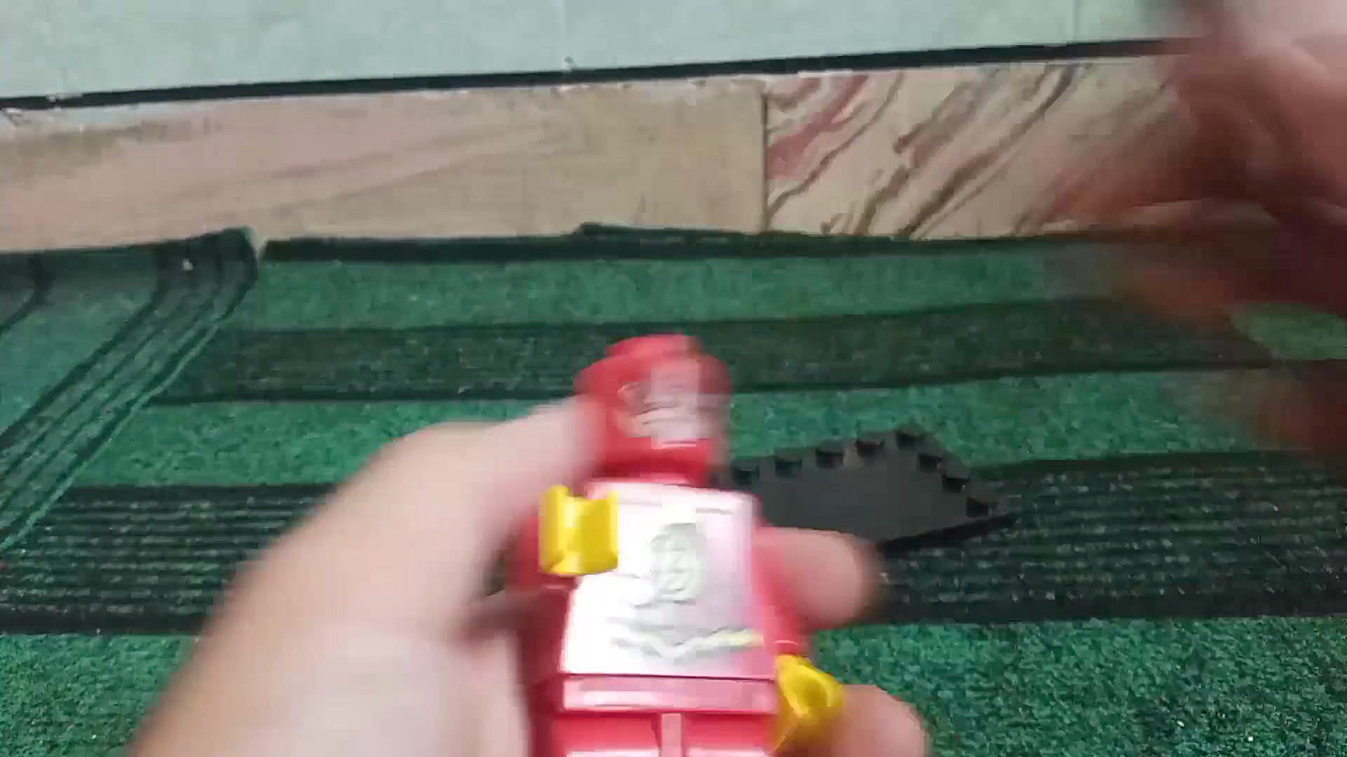 برسی لگو فلش