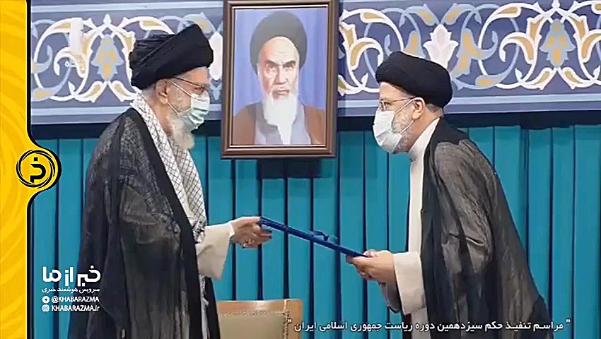 لحظه اعطای حکم تنفیذ سیزدهمین...