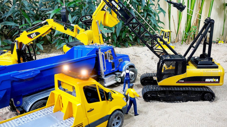 بازی با اسباب بازی ماشین بازی...