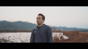 موزیک ویدیوی تنگ بی ماهی با صد...