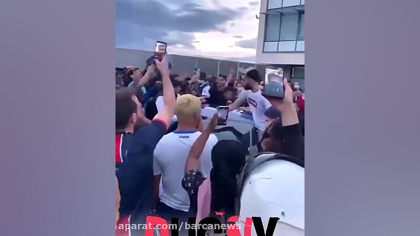 توهین هواداران پاریس به باشگاه...