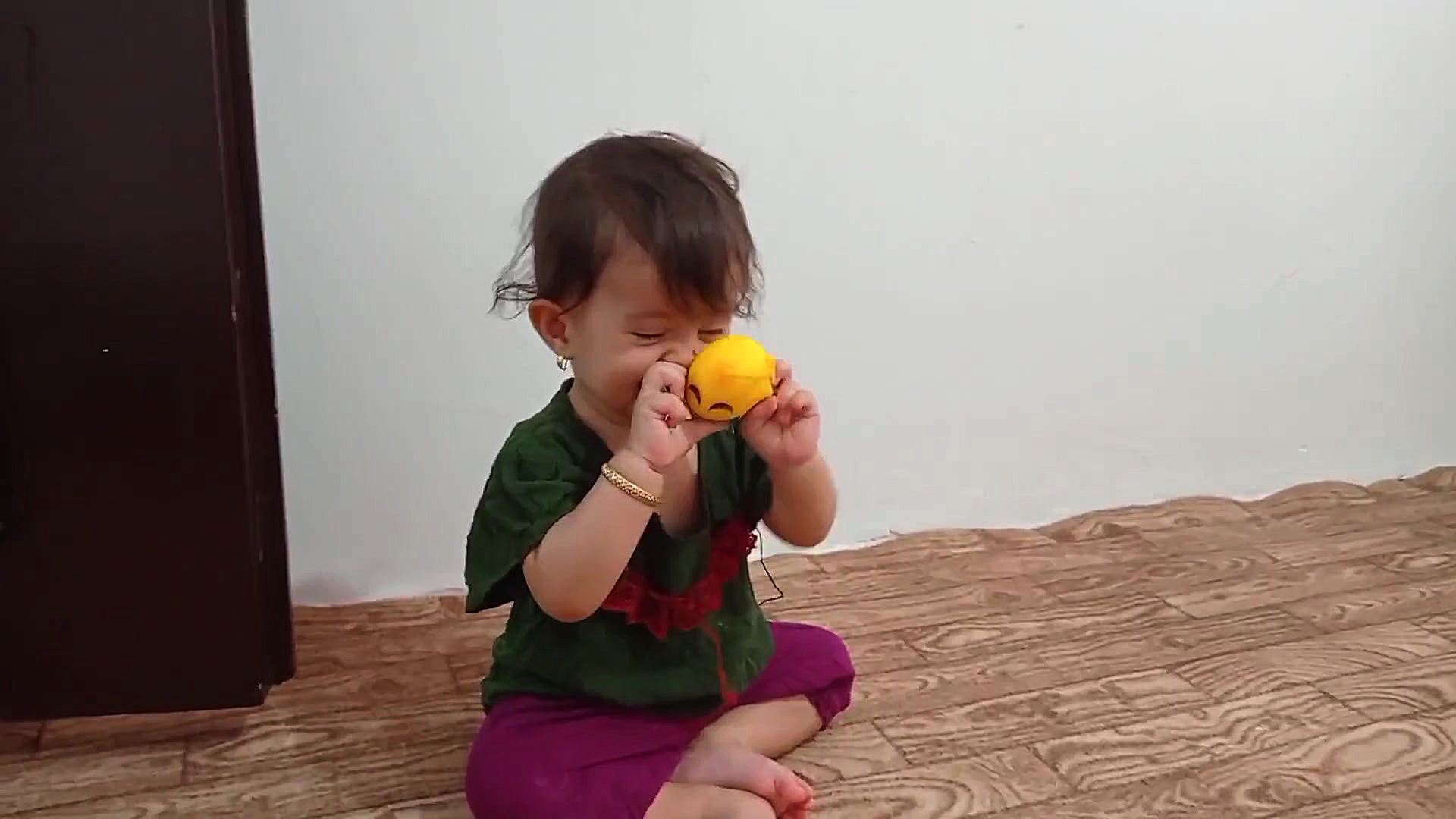 توپ بازی آیناز با فیجت