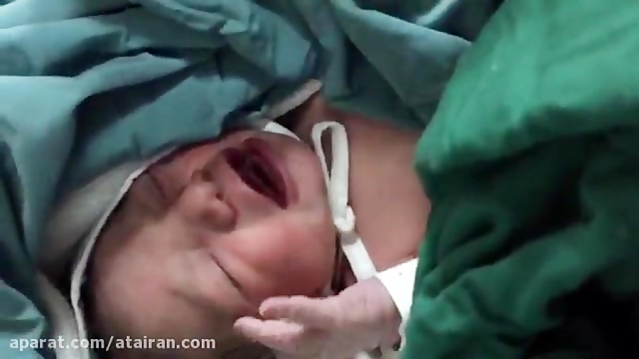 فیلم وقتی بی اجازه روی نوزاد و...