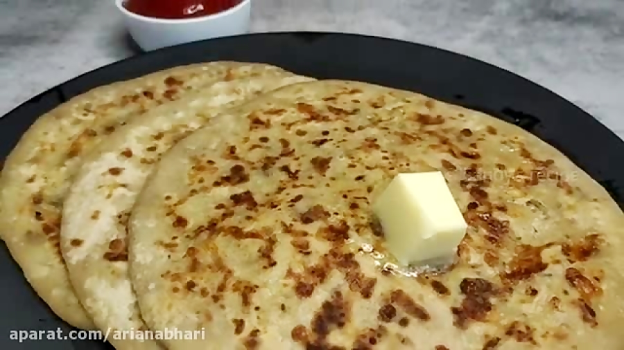 طرز تهیه نان پنیری آسان و داغ