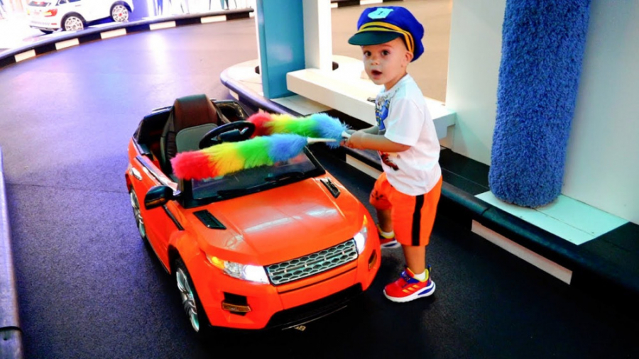 بازی بچه ها در زمین بازی سرپوش...