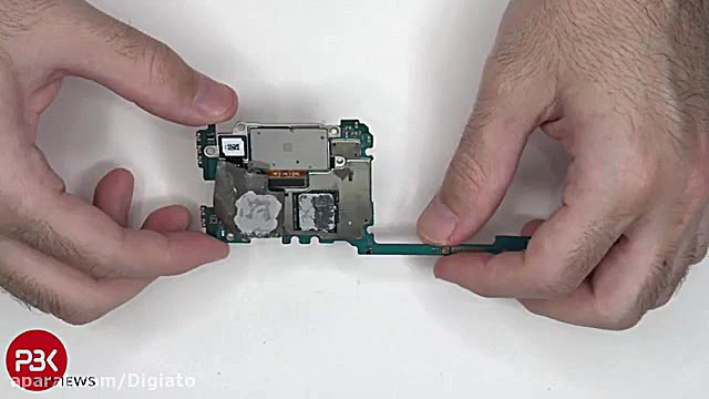 کالبدشکافی گلکسی زد فولد ۳